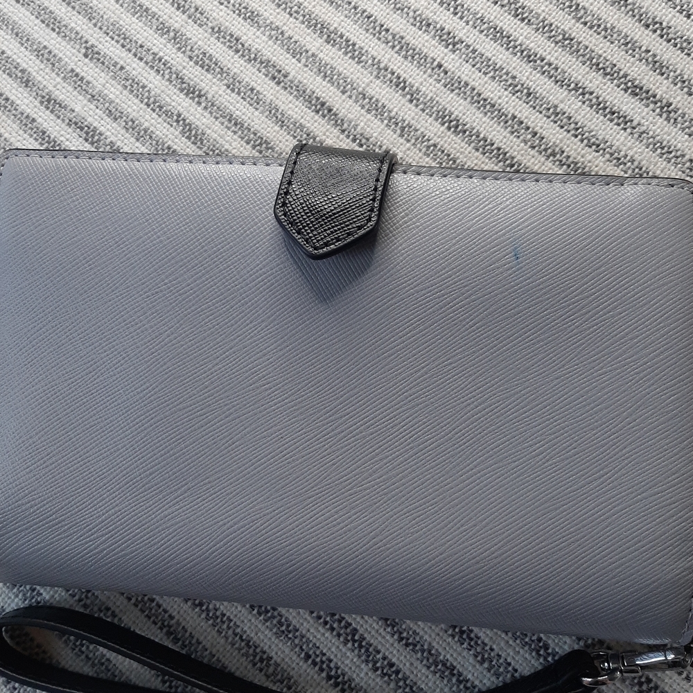 Kate Spade wristlet - Picture 4 of 4